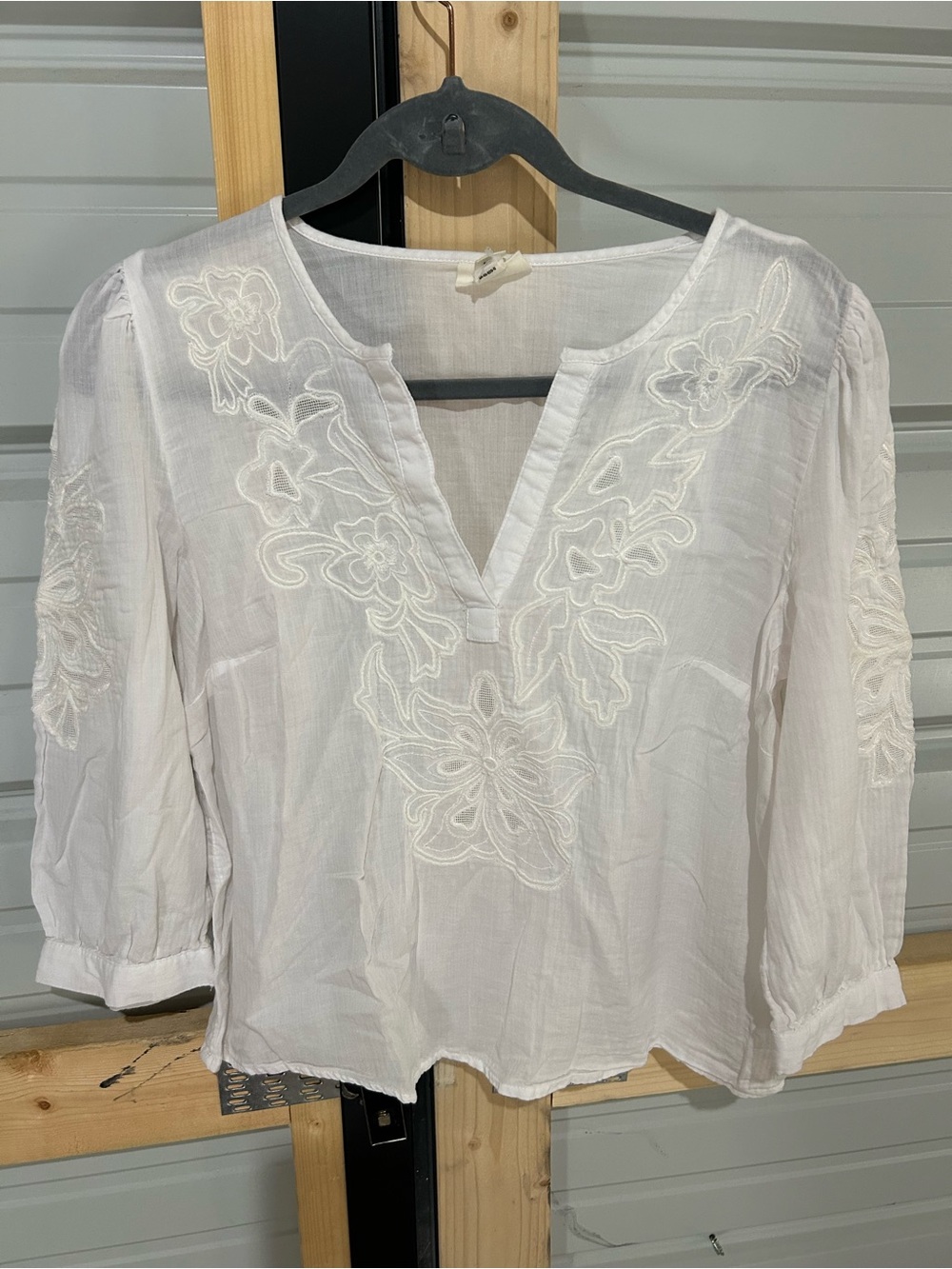 a.n.a White Cotton Embroidered Floral Boho Blouse Size S Boho Cottagecore - Picture 2 of 8